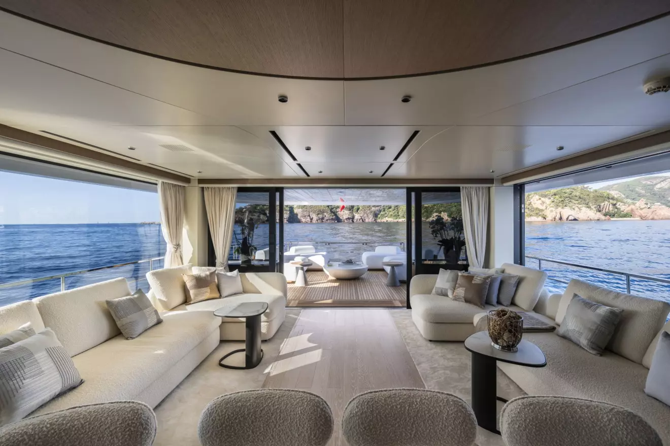 Arcadia A80new - salon.jpg