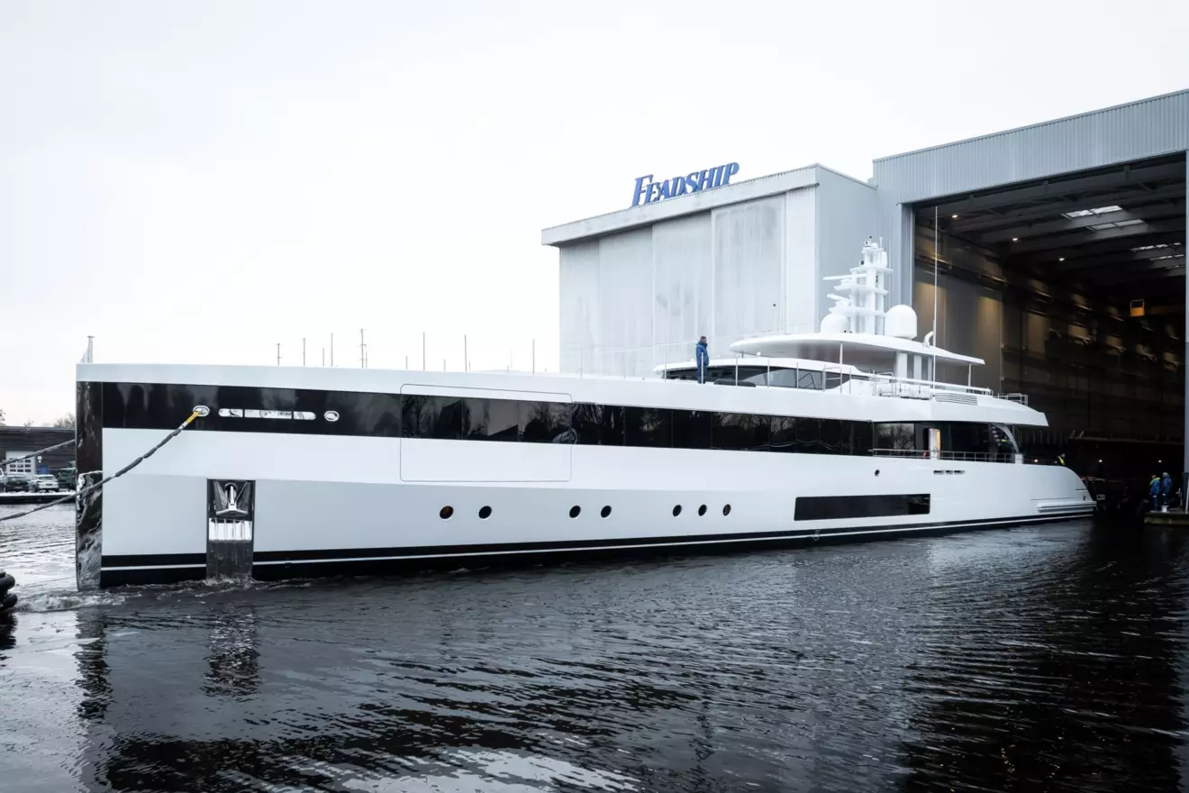 Feadship 717-side view.jpg