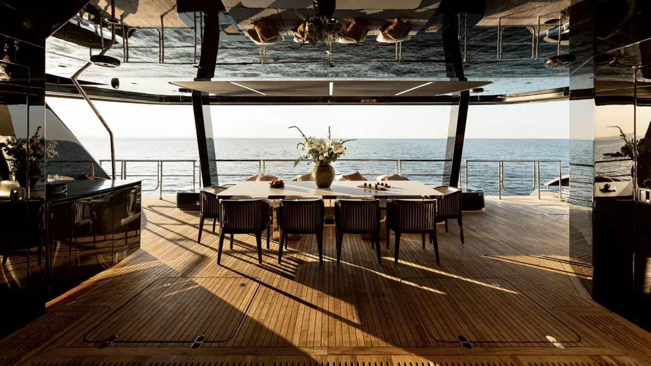 100 Sunreef Power Eco - dining table.jpg