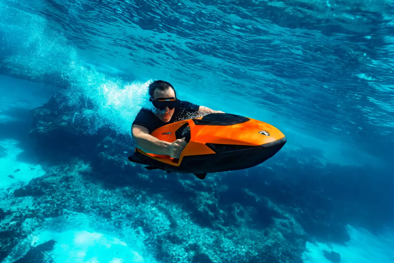 water-toys-seabob-SE63-Driving-00.jpg