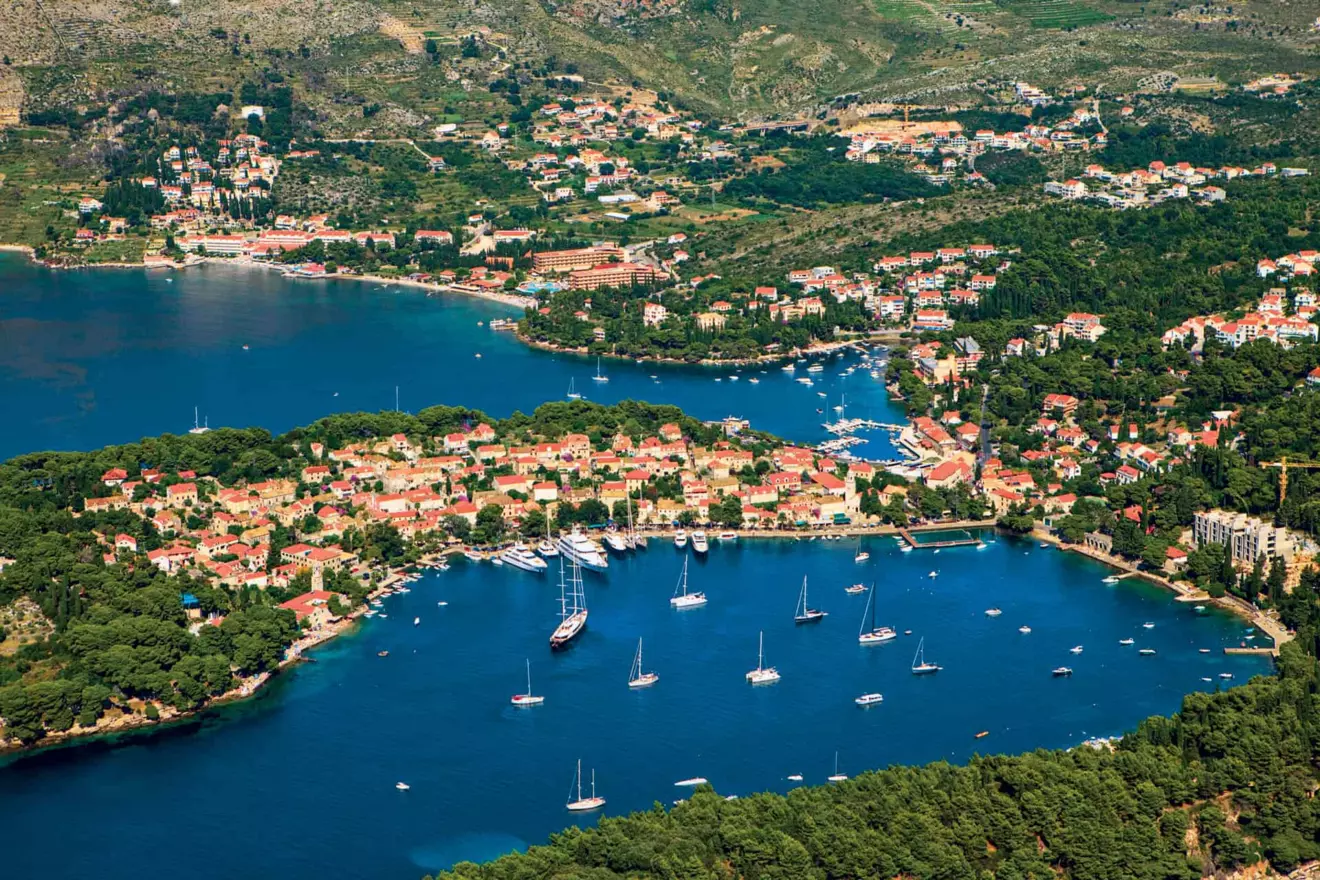 Ovoje fotografija luka Cavtat