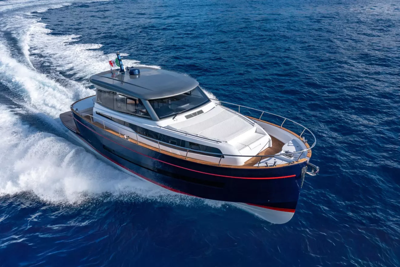 Apreamare Gozzo 48 Cabin aerial view cruising