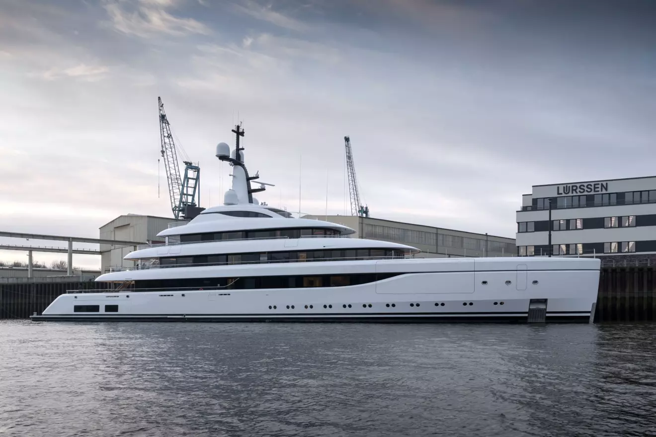 Lurssen Odisea - side view.jpg