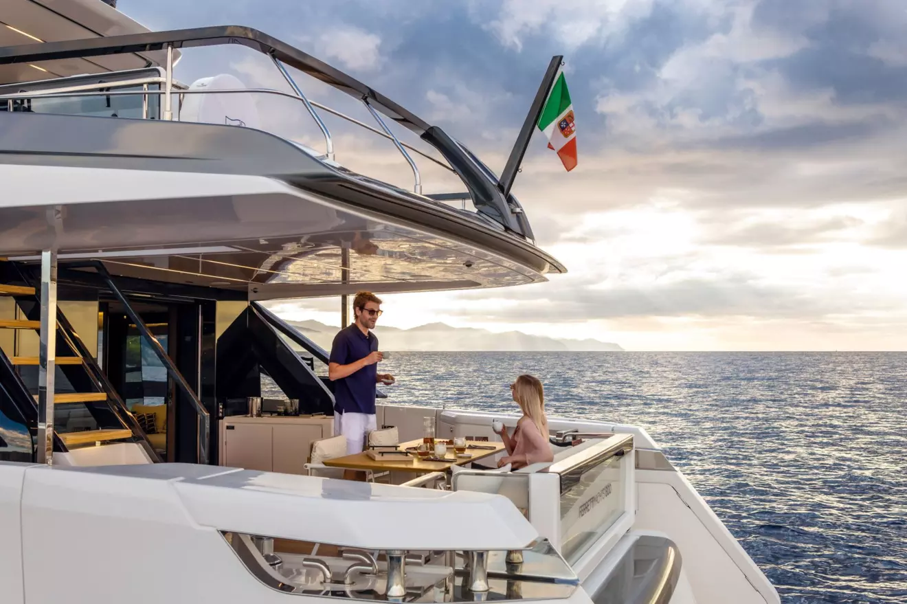 Ferretti Yachts 800 aft cockpit