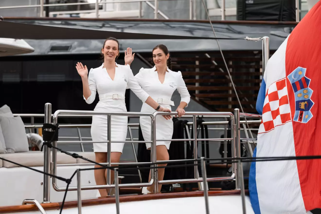 croya-yacht-show-hostese.jpg