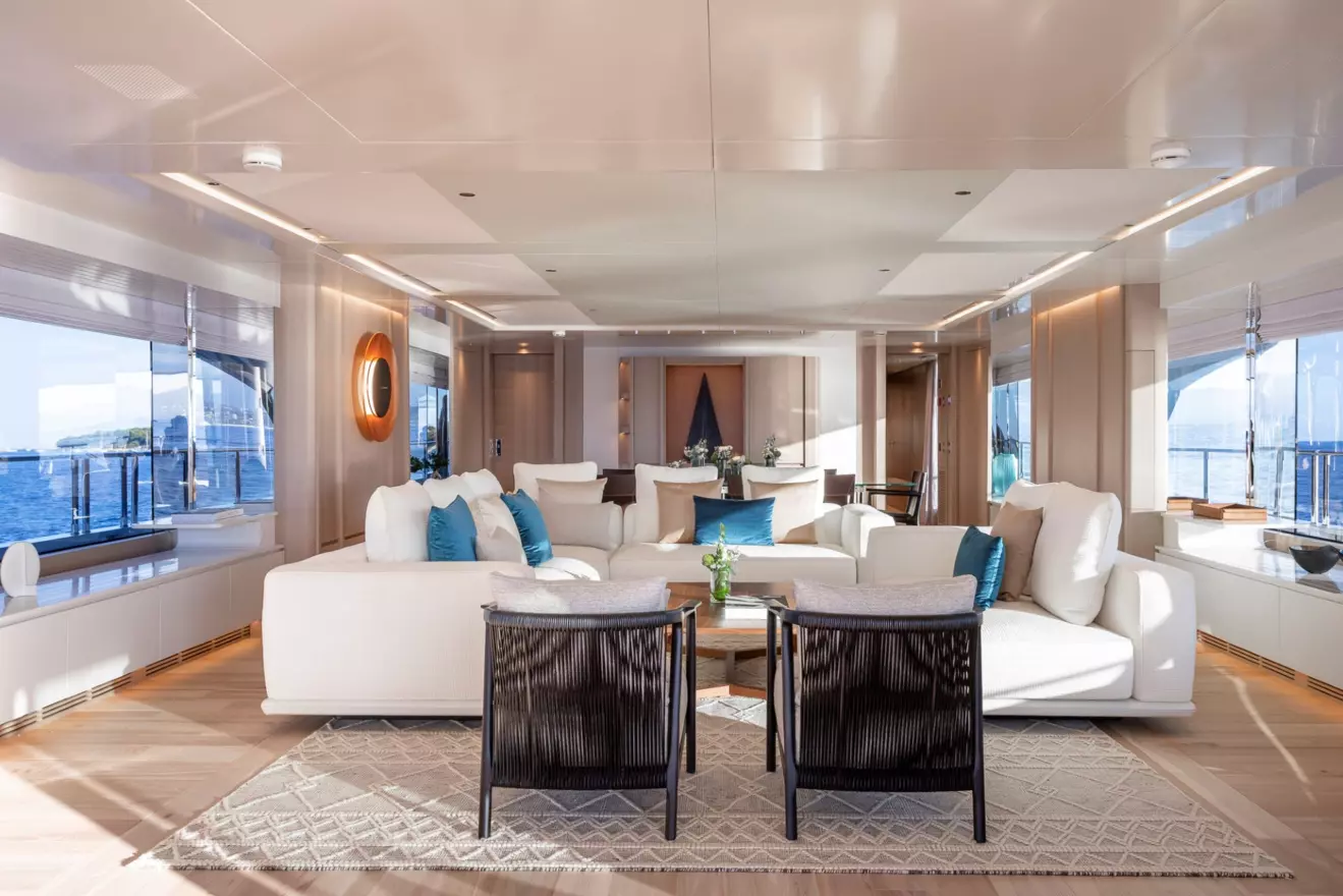  Benetti&rsquo;s Class 44M M/Y Juno&rsquo;s 7 main deck salon