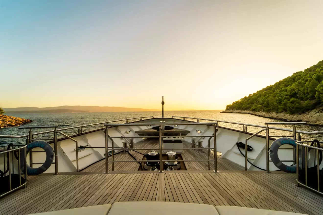 27. FREEDOM Upper deck Bow.jpg