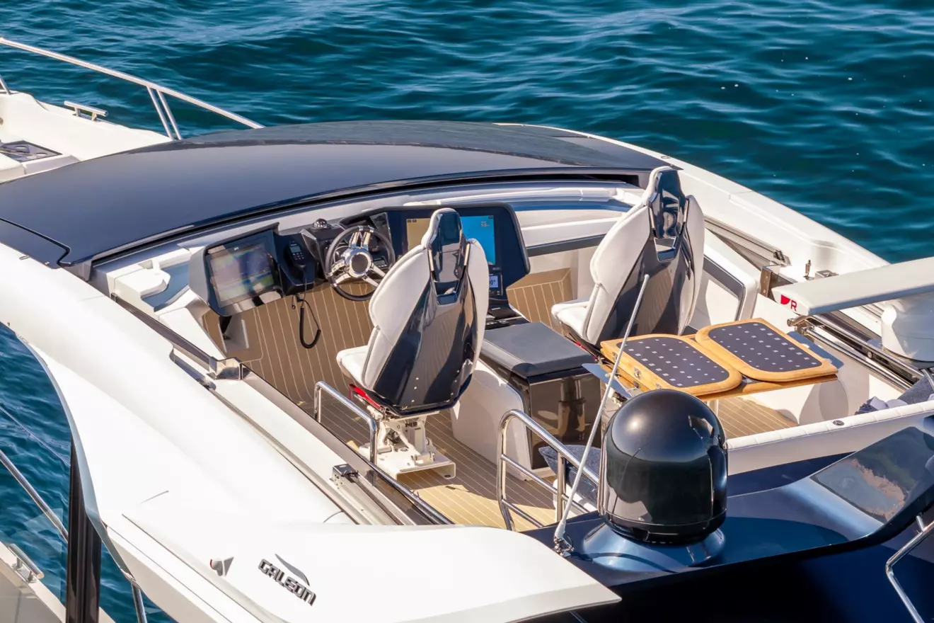 Galeon 570 Sky upper helm