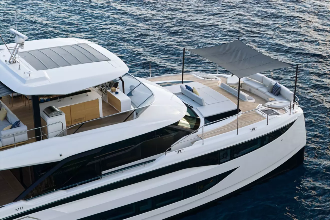 Prestige M8 Evo - hull.jpg