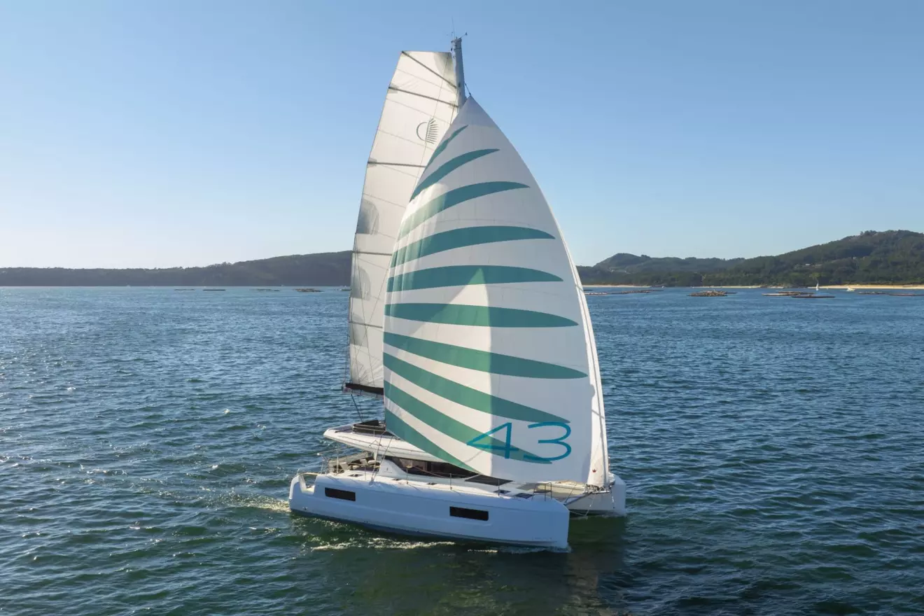 Lagoon 43 crusing