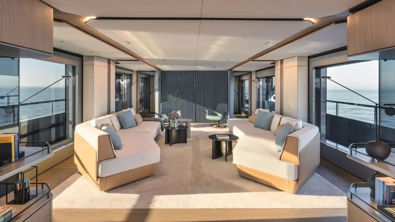 marijana radovic - azimut trideck salon.jpg