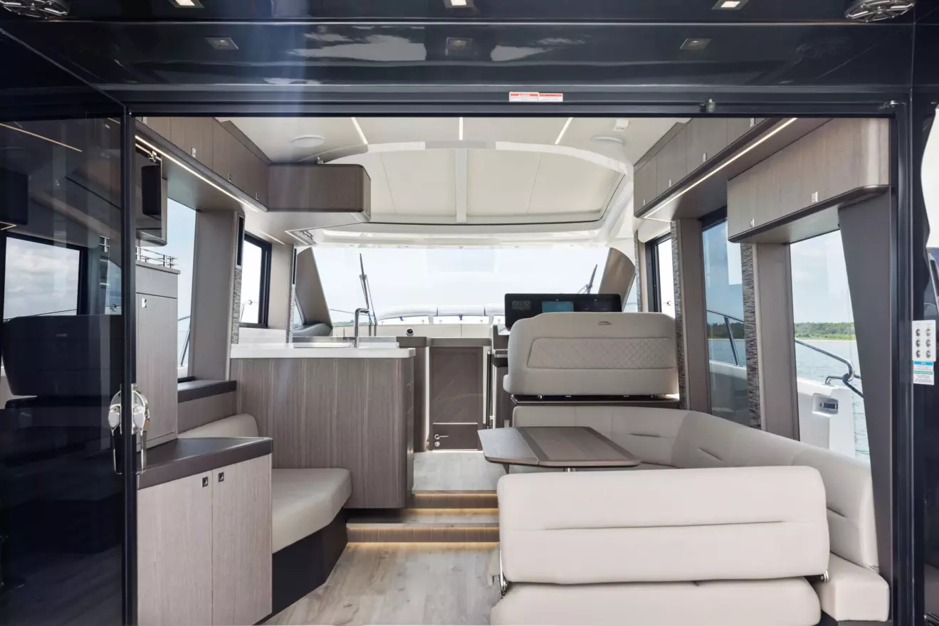 Galeon-450-HTC-2.jpg
