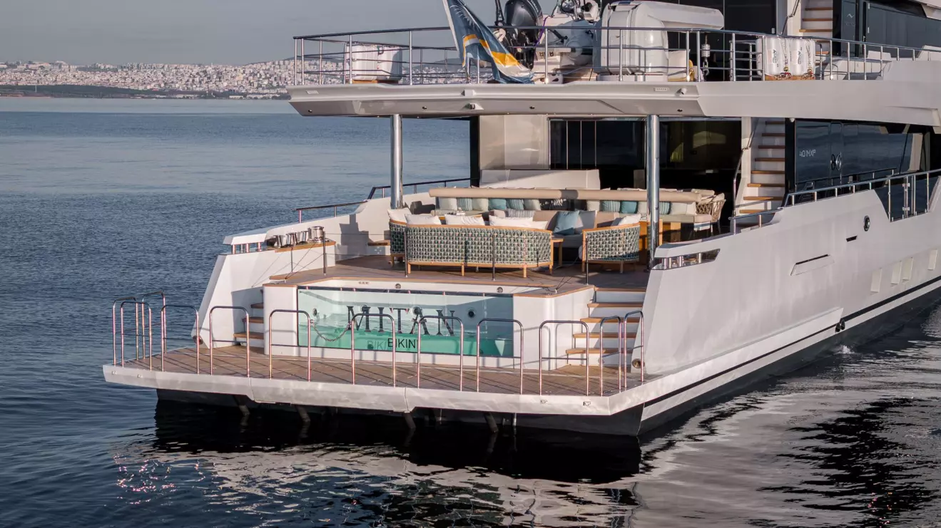 Numarine 40MXP - Mitan aft platform.jpg