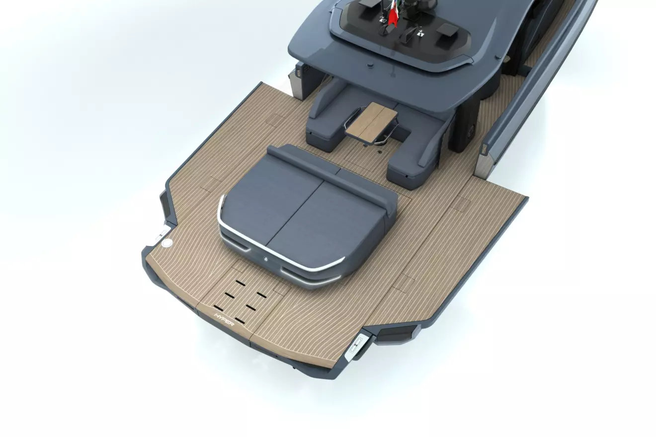 Sacs Hyper 5S - aft platform.jpg