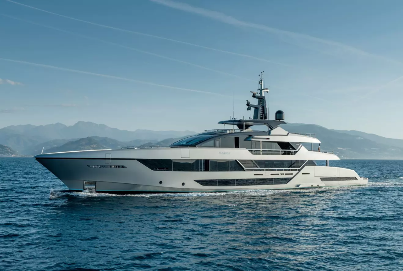 Riva 54 Metri side view cruising