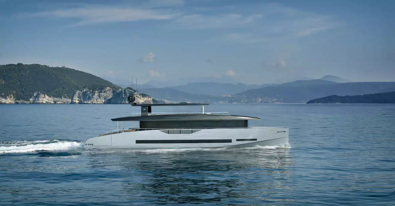 GX Superyachts GX34 side view cruising