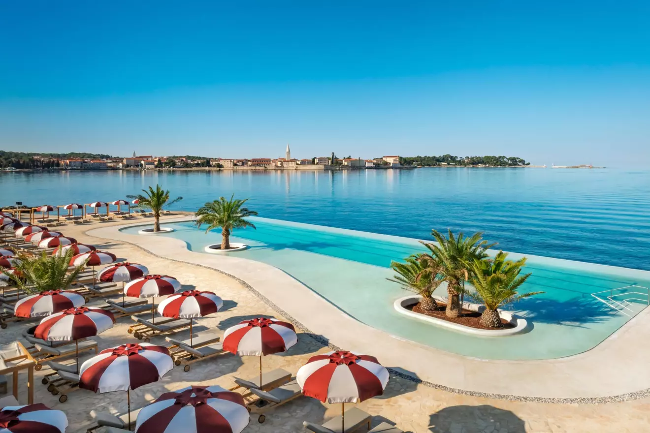 pical-resort-valamar-collection-infinity-pool-03.jpg