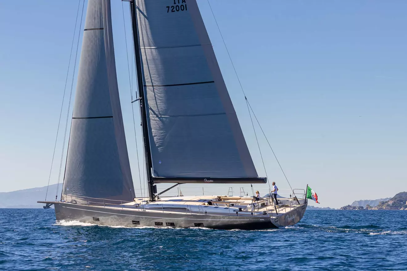 grand-soleil-72-cruising-00.jpg