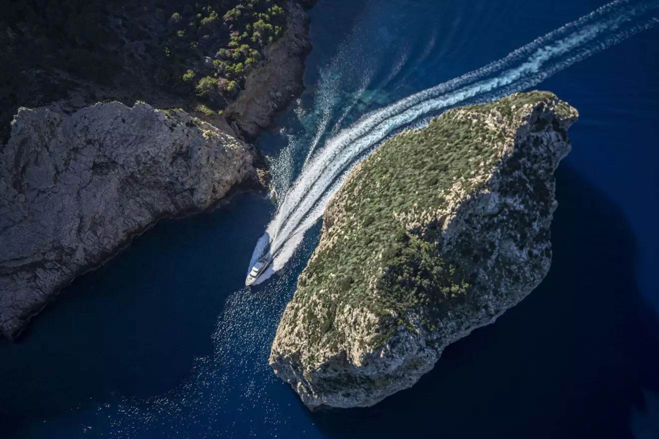 Princess y80-aerial view.jpg