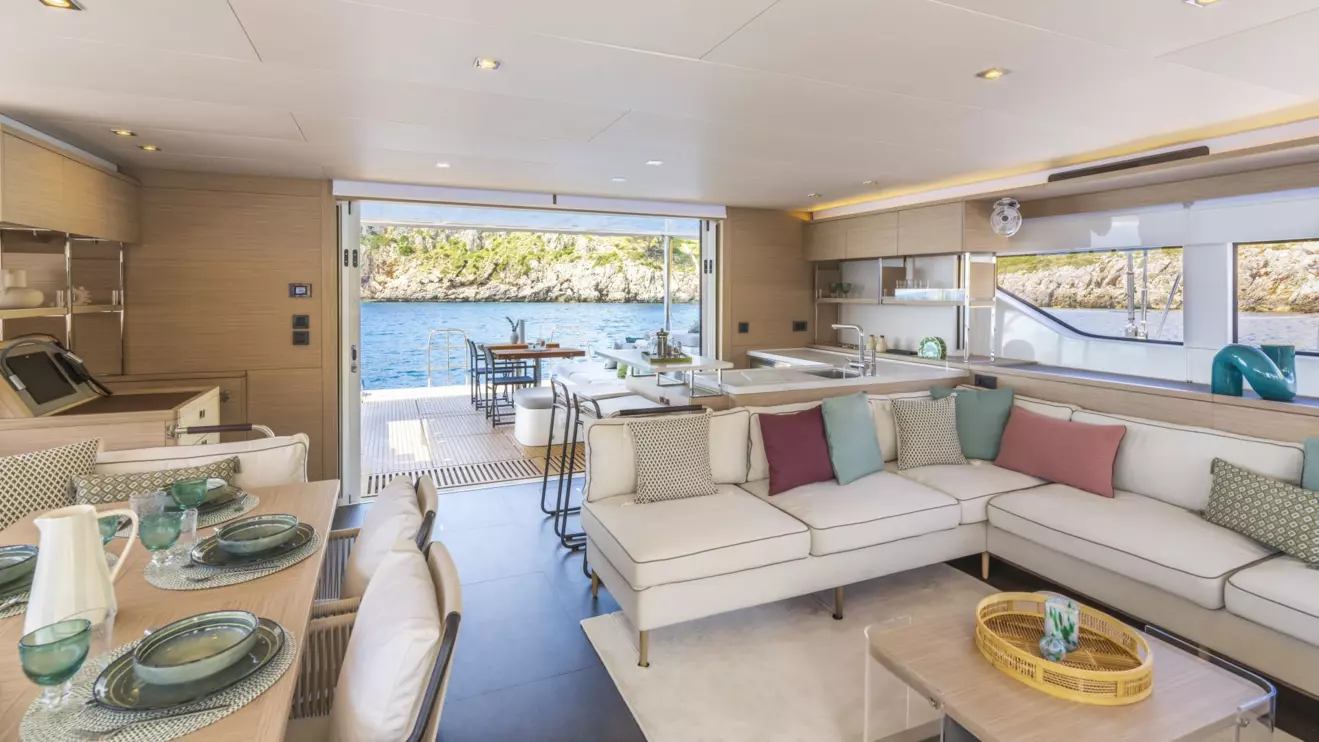 Catamaran Lagoon 60 salon