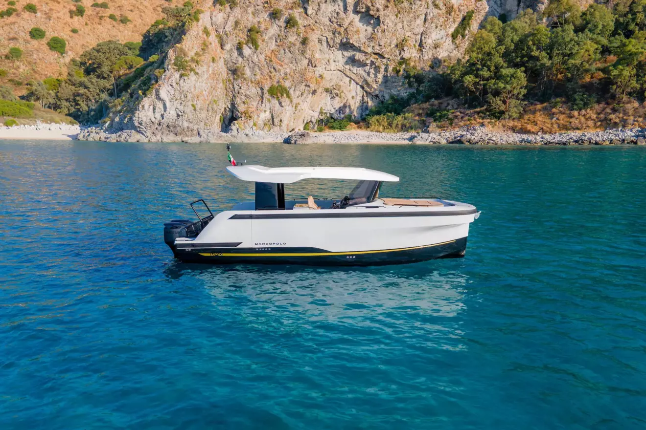 Marcopolo MP10 - side view.jpg