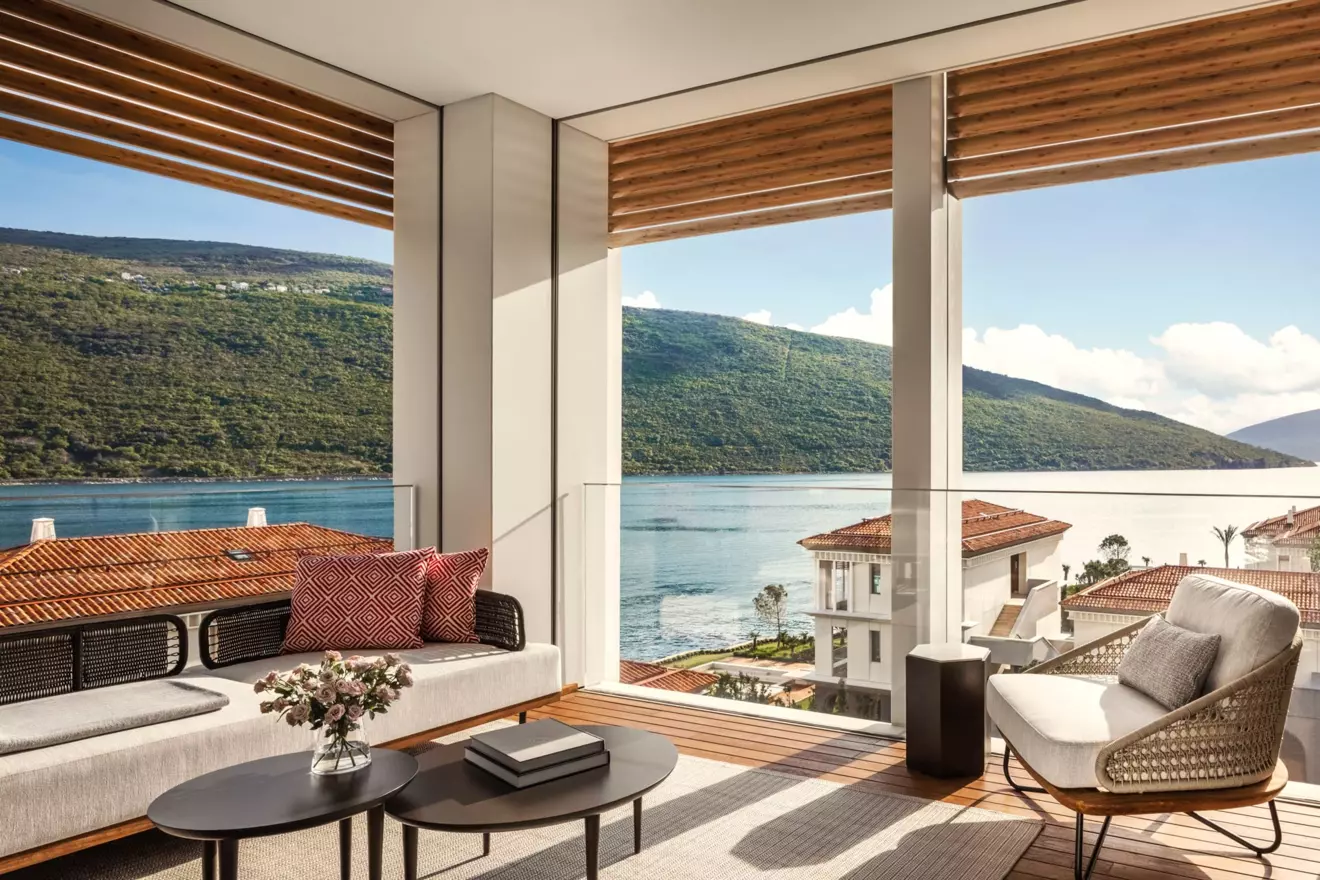 OneOnly-Portonovi-Suite-terrace-00.jpg