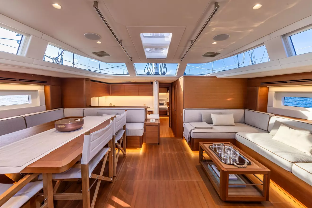 Grand Soleil 65 Long Cruise salon