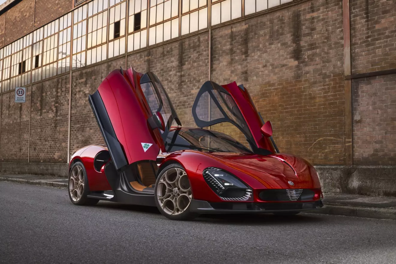 Alfa Romeo 33 Stradale fron view