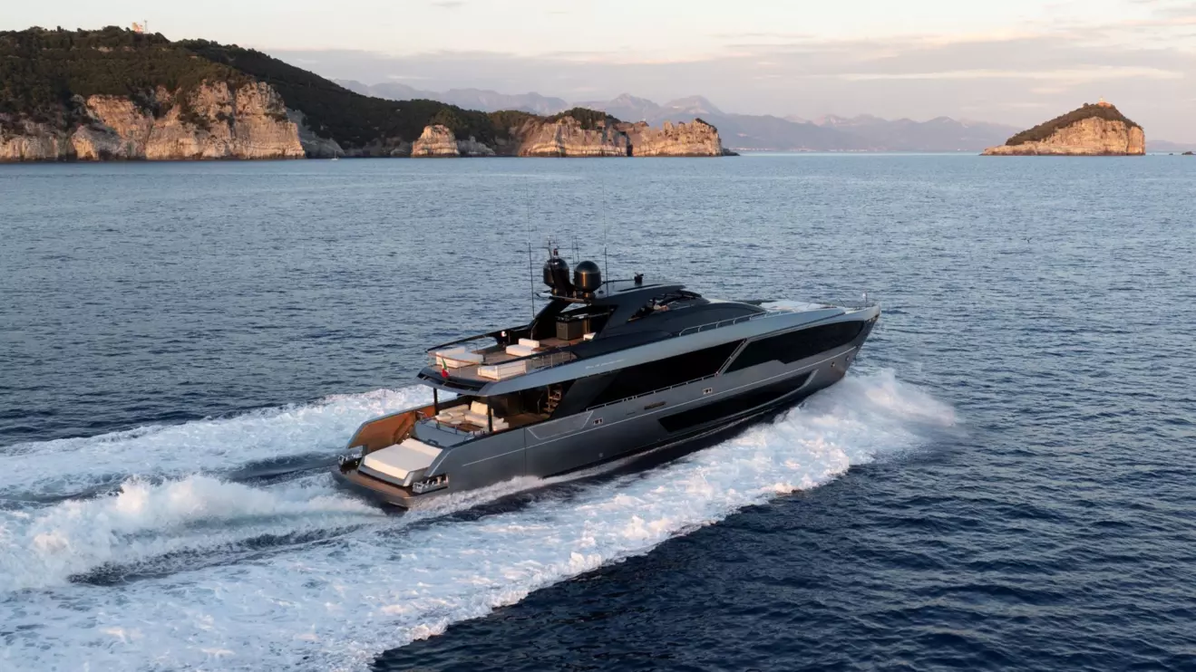 Riva 112' Dolcevita Super -back view cruising.jpg