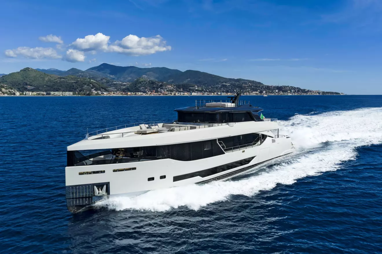 Maiora 36 Exuma front side view cruising