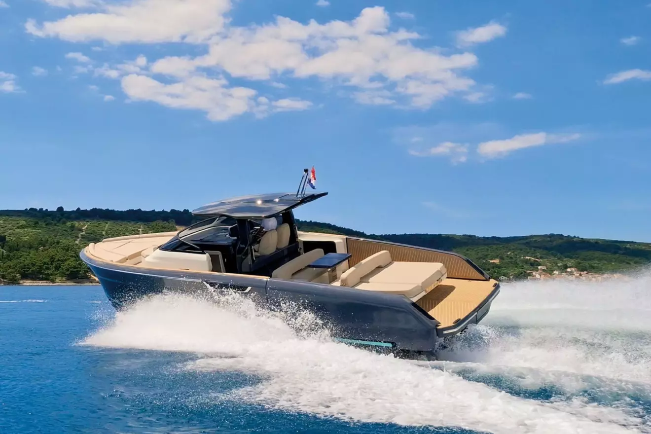 Bellini-Astor-36 - aft view cruising.jpg