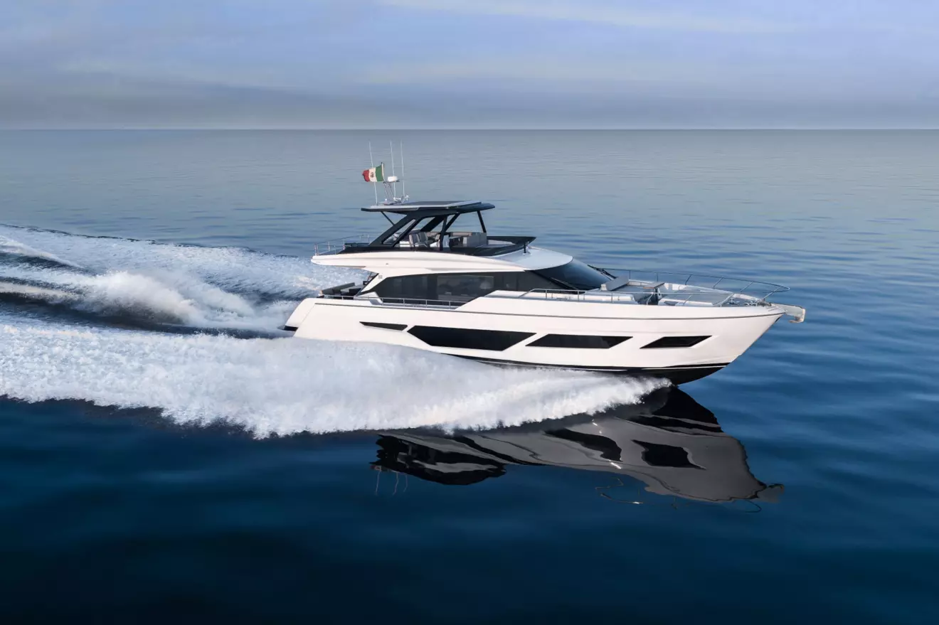 Ferretti Yachts 720 - side view cruising.jpg