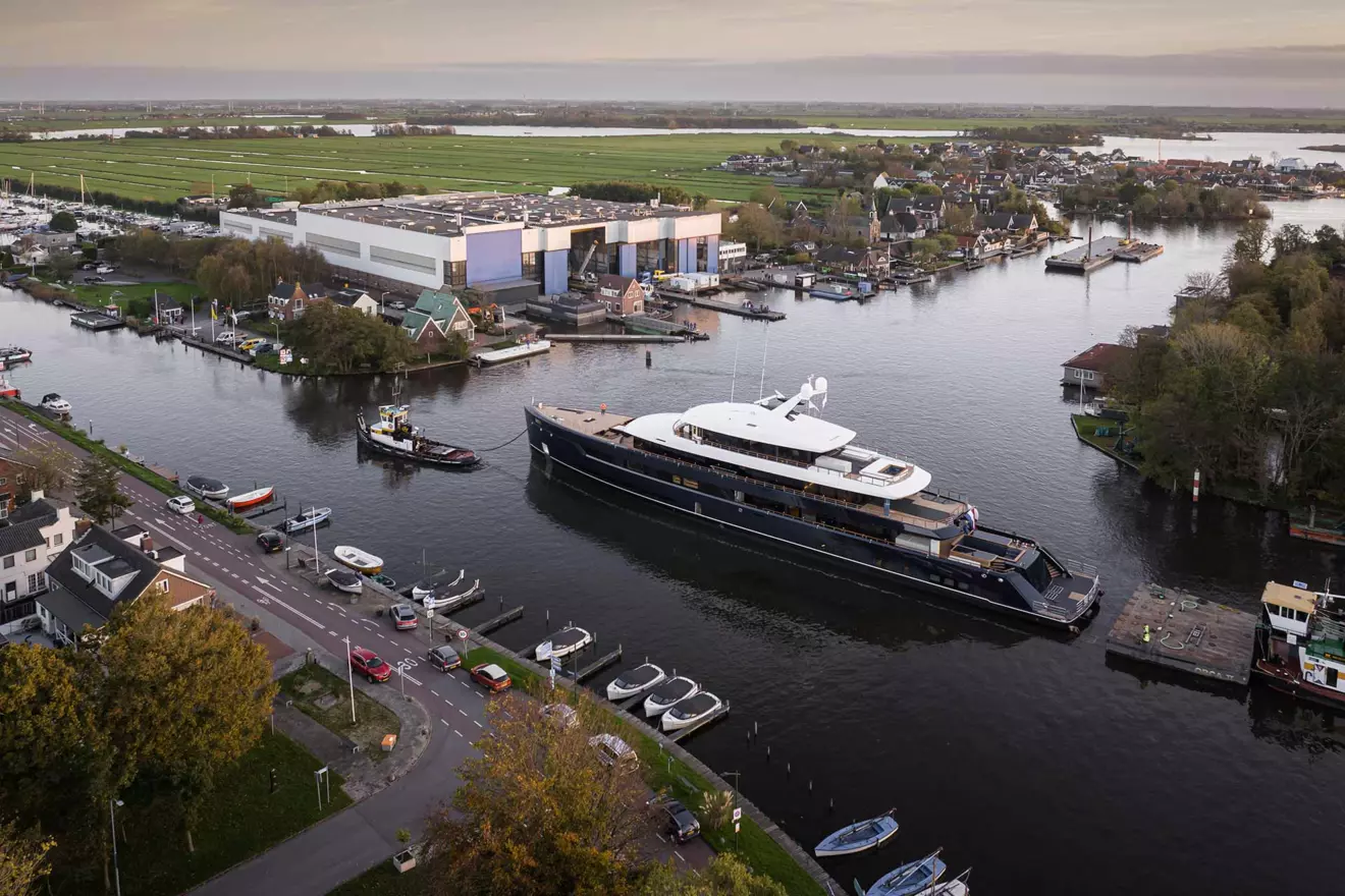 feadship-one-launched-00.jpg