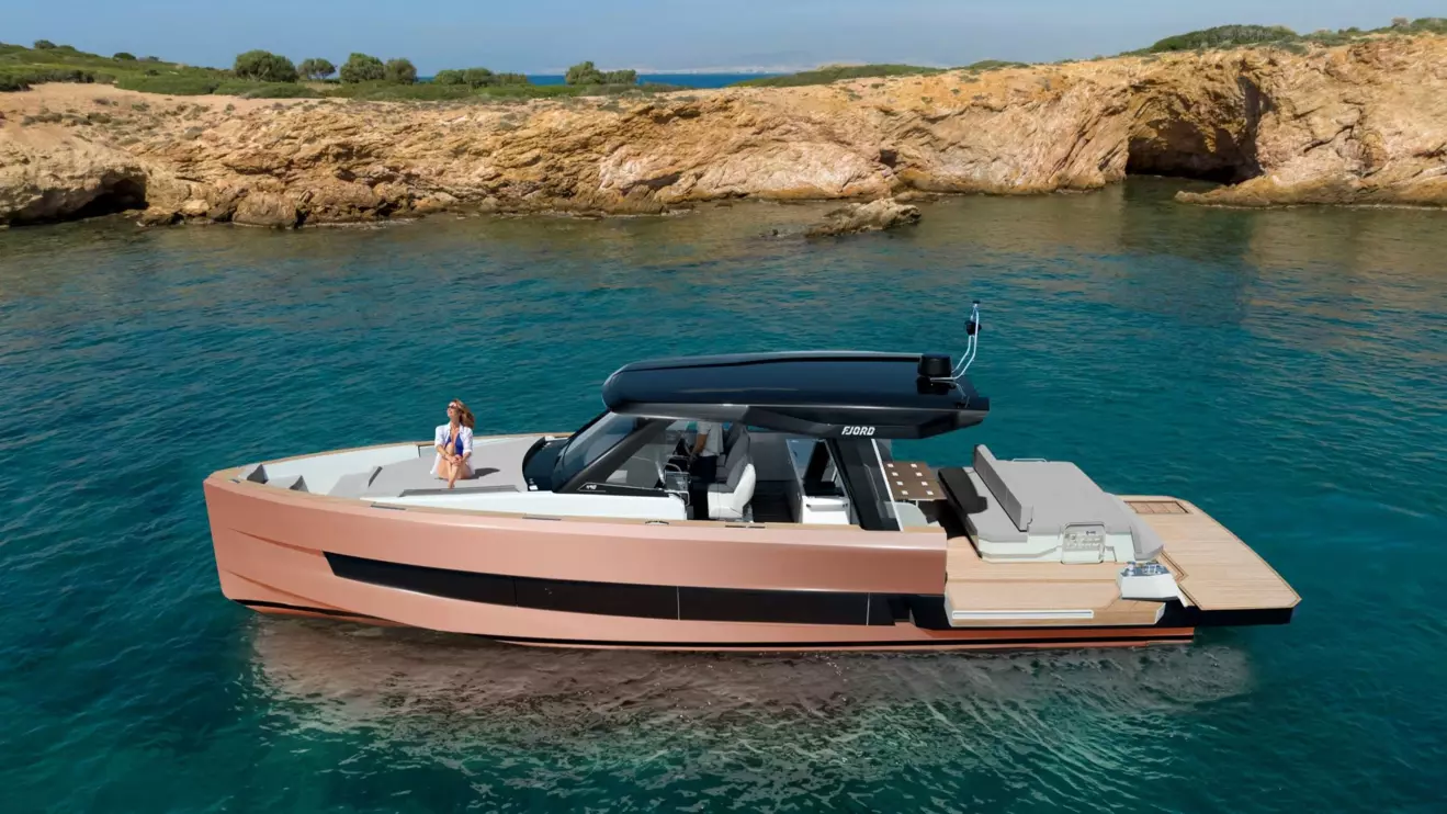 Fjord 490-side view.jpg