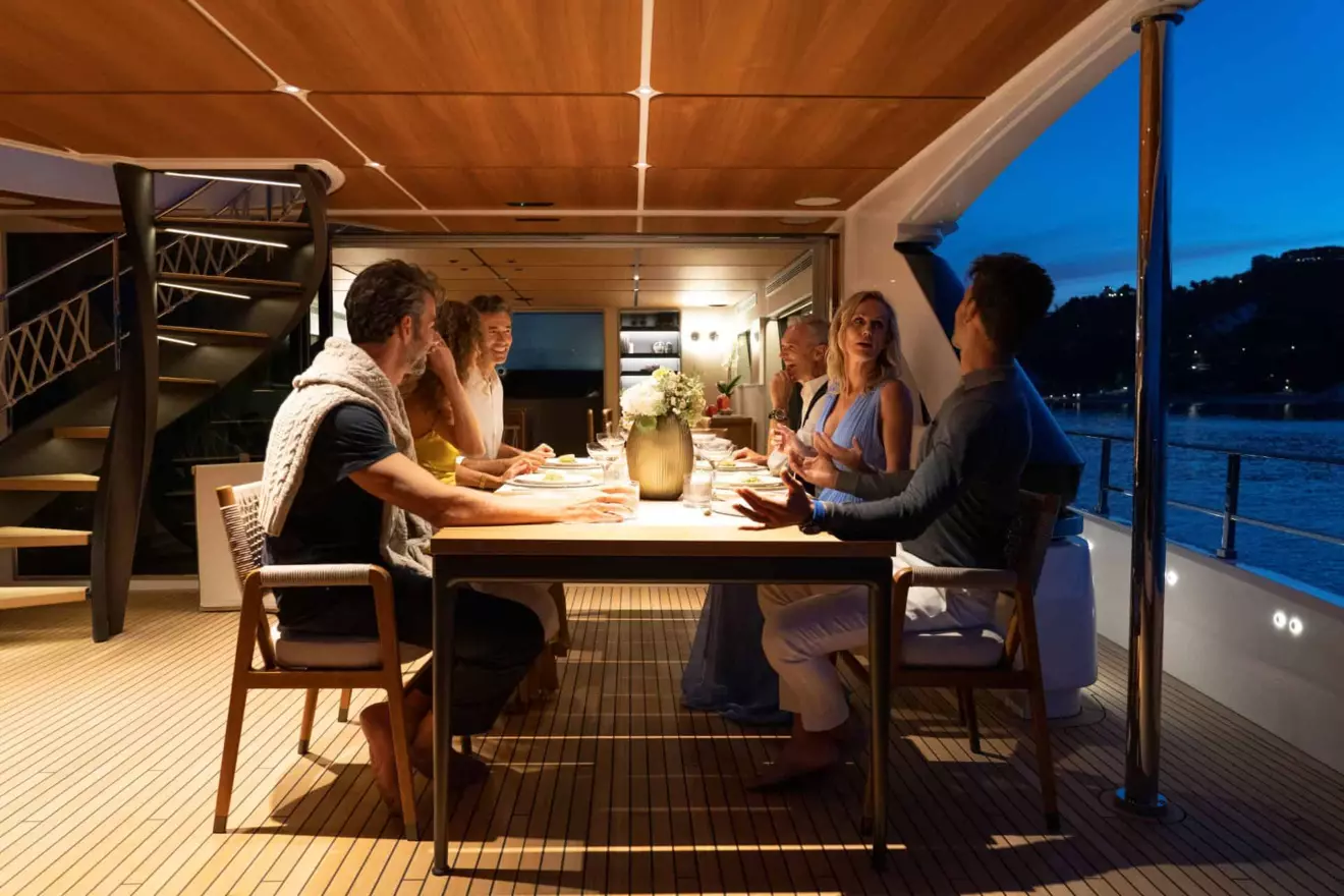 custom-line-navetta-30-dinning-area-17.jpg