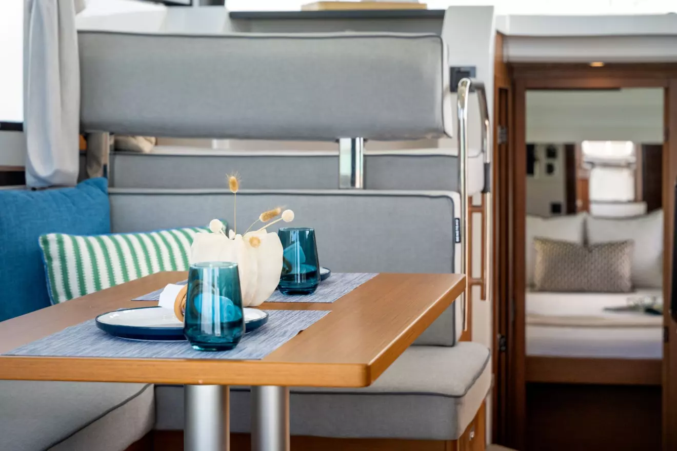 Beneteau Swift Trawler 37 Fly table in the salon