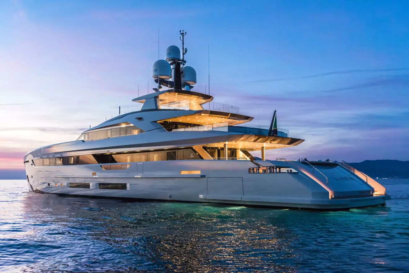 superyacht-tankoa-kinda-1.jpg
