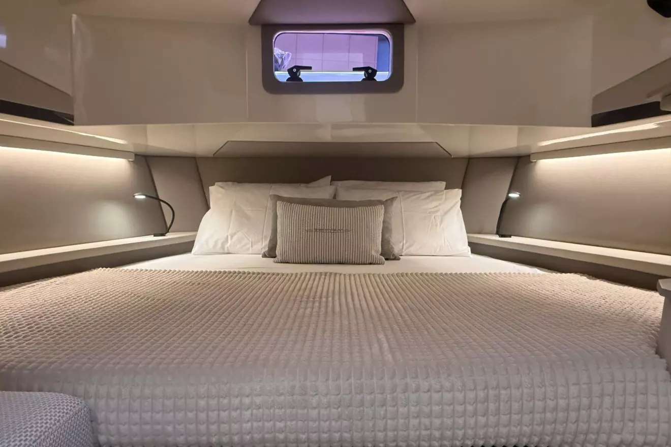 Technohull Alpha 45 - cabin.jpg