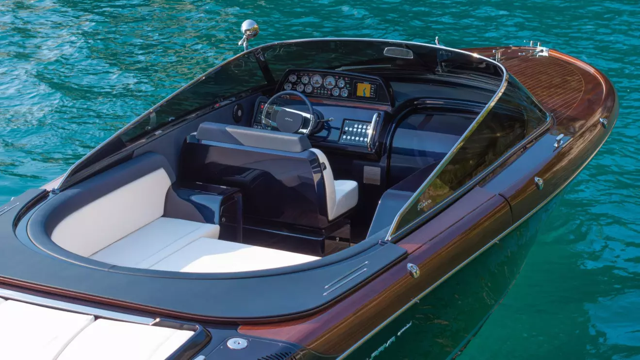 Riva Aquariva Special - back cockpit view.jpg