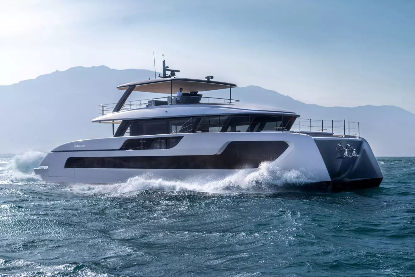 Sunreef Ultima 88 cruising