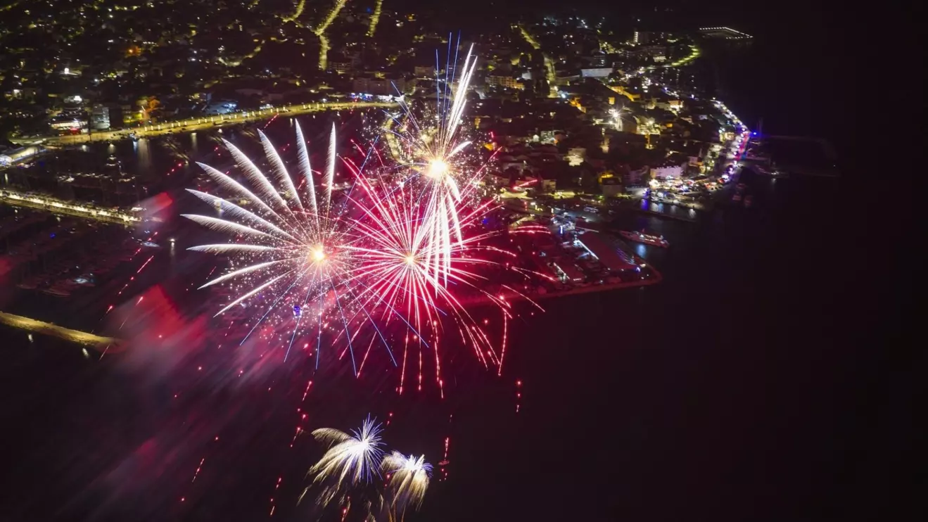 bbs 2025 - fireworks.jpg