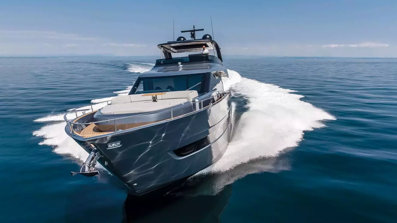 Cranchi Settantotto 78 - front view cruising.webp