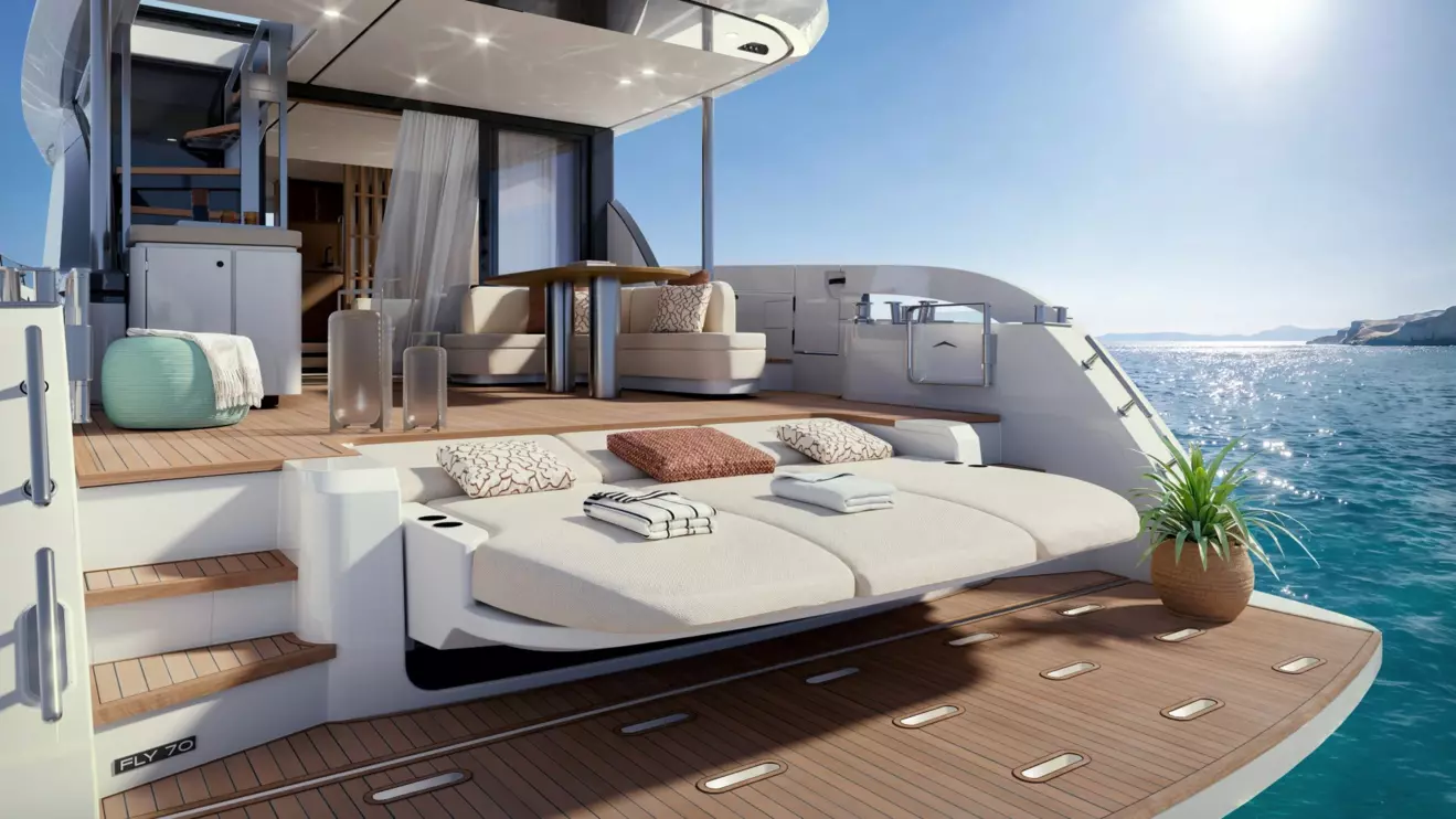 Azimut Fly 70  - beach club.jpg