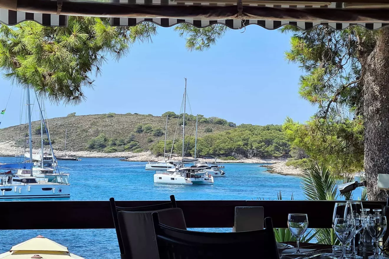 Tavern Patak Pakleni Islands
