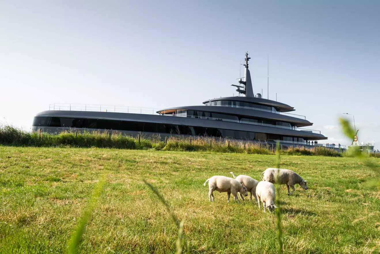 Feadship-710-Obsidian-1.jpg
