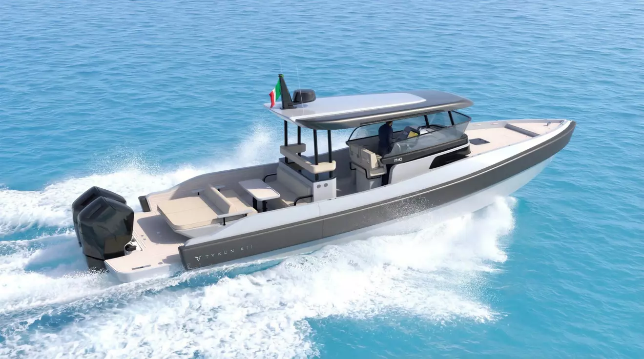 Tykun XII - side view cruising.jpg