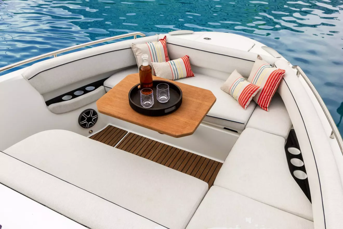 Beneteau Gran Turismo 35 bow area