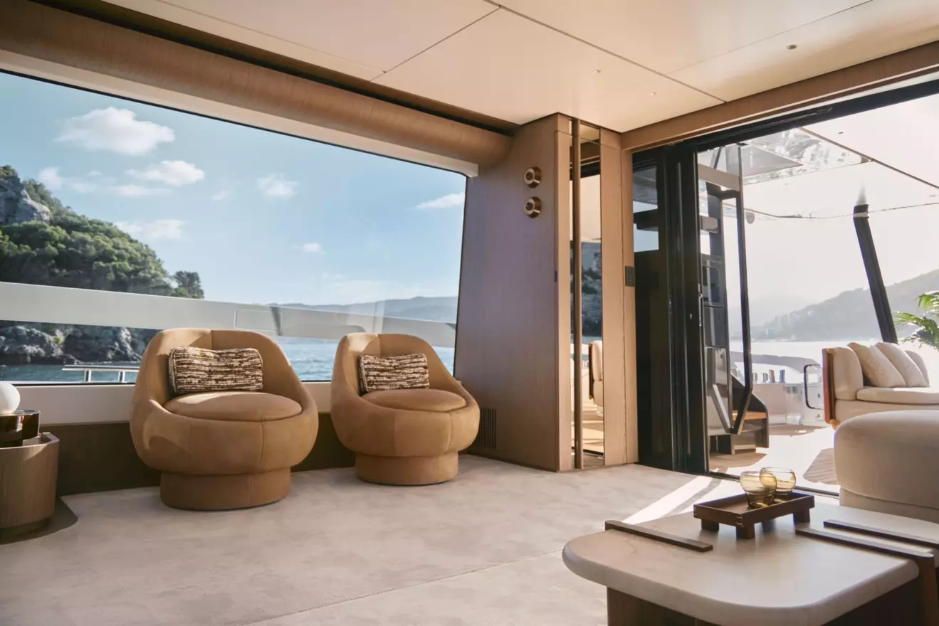 Azimut Fly 82 salon sea view