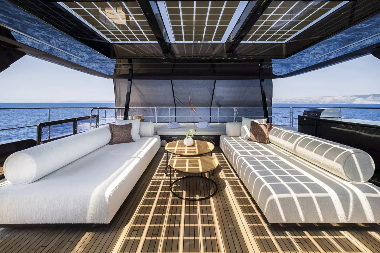 Sunreef 70 Power flybridge salon