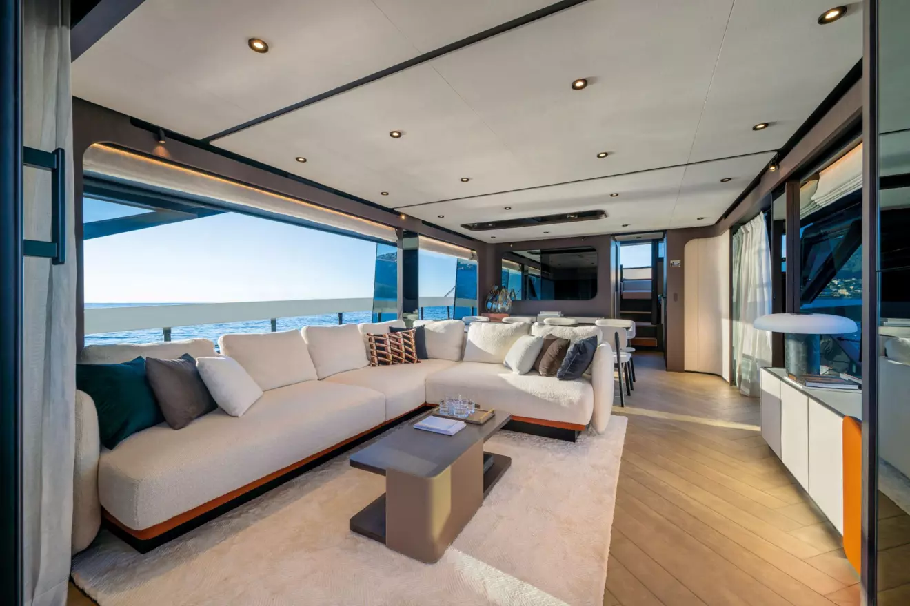 Ferretti Yachts 800 salon